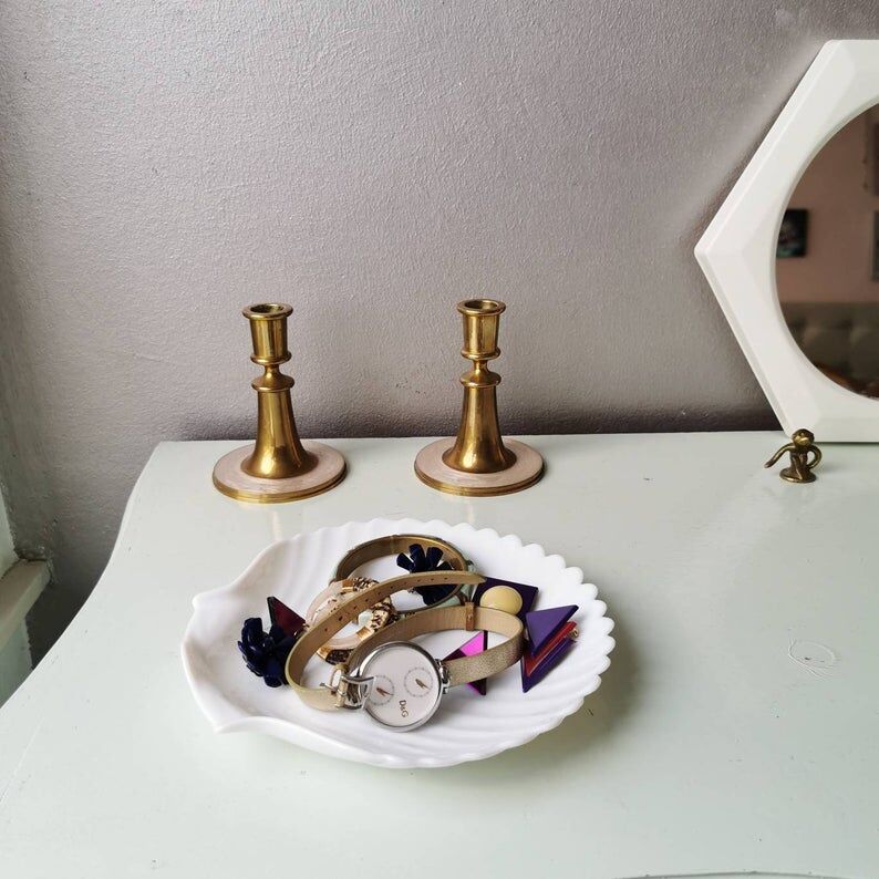 White ceramic dish shaped like 80s shells