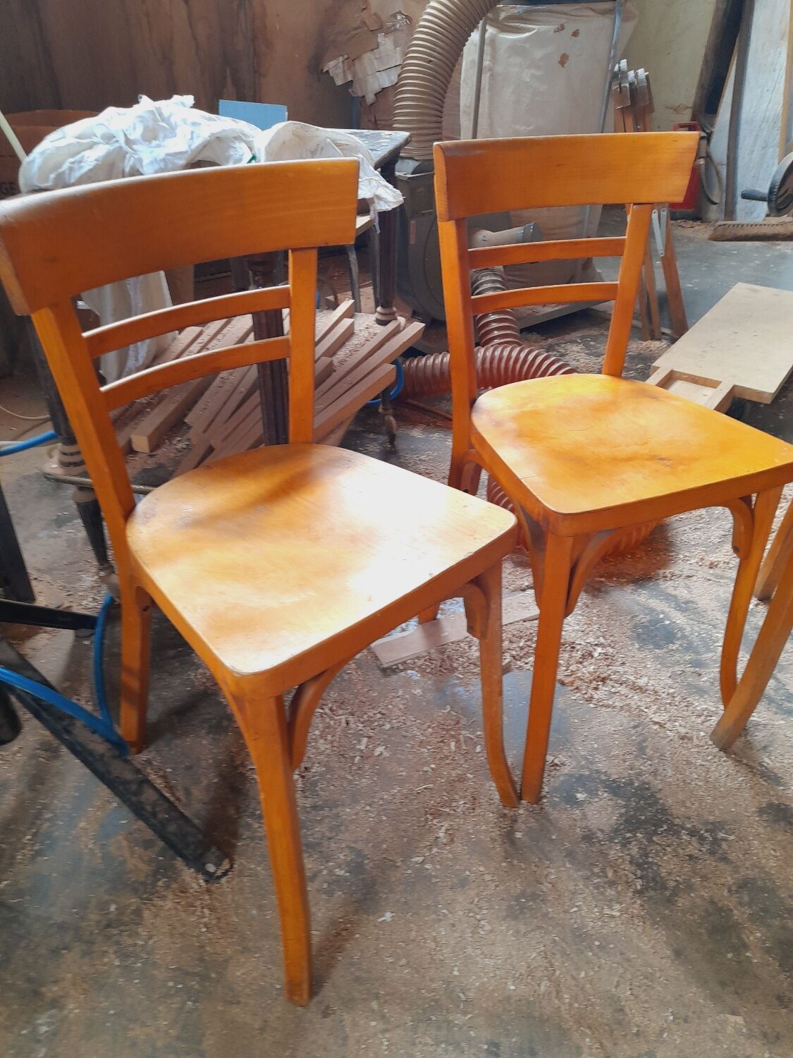 Lot 6 mismatched bistro chairs