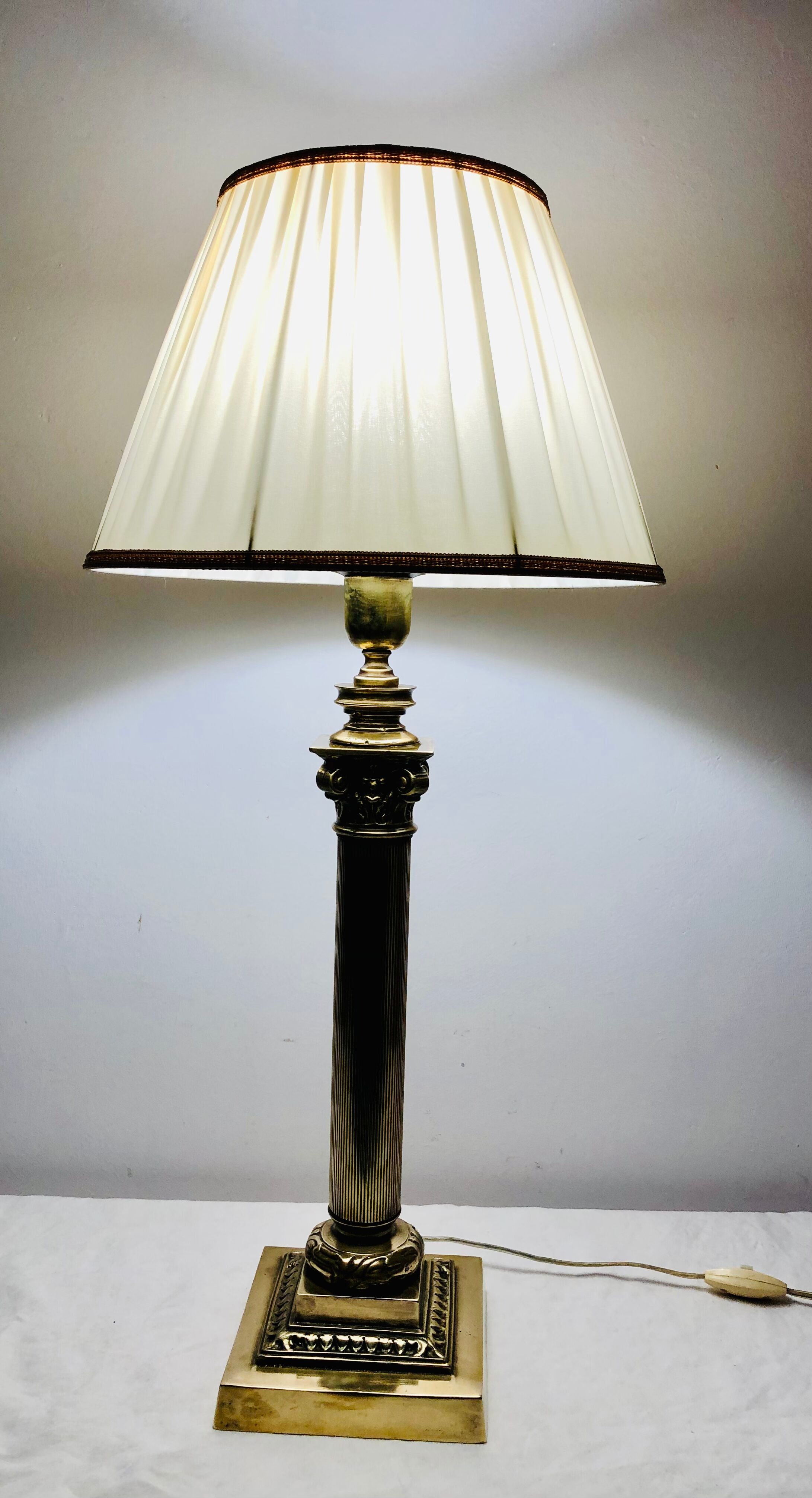 Pied de lampe ancien colonne en bronze