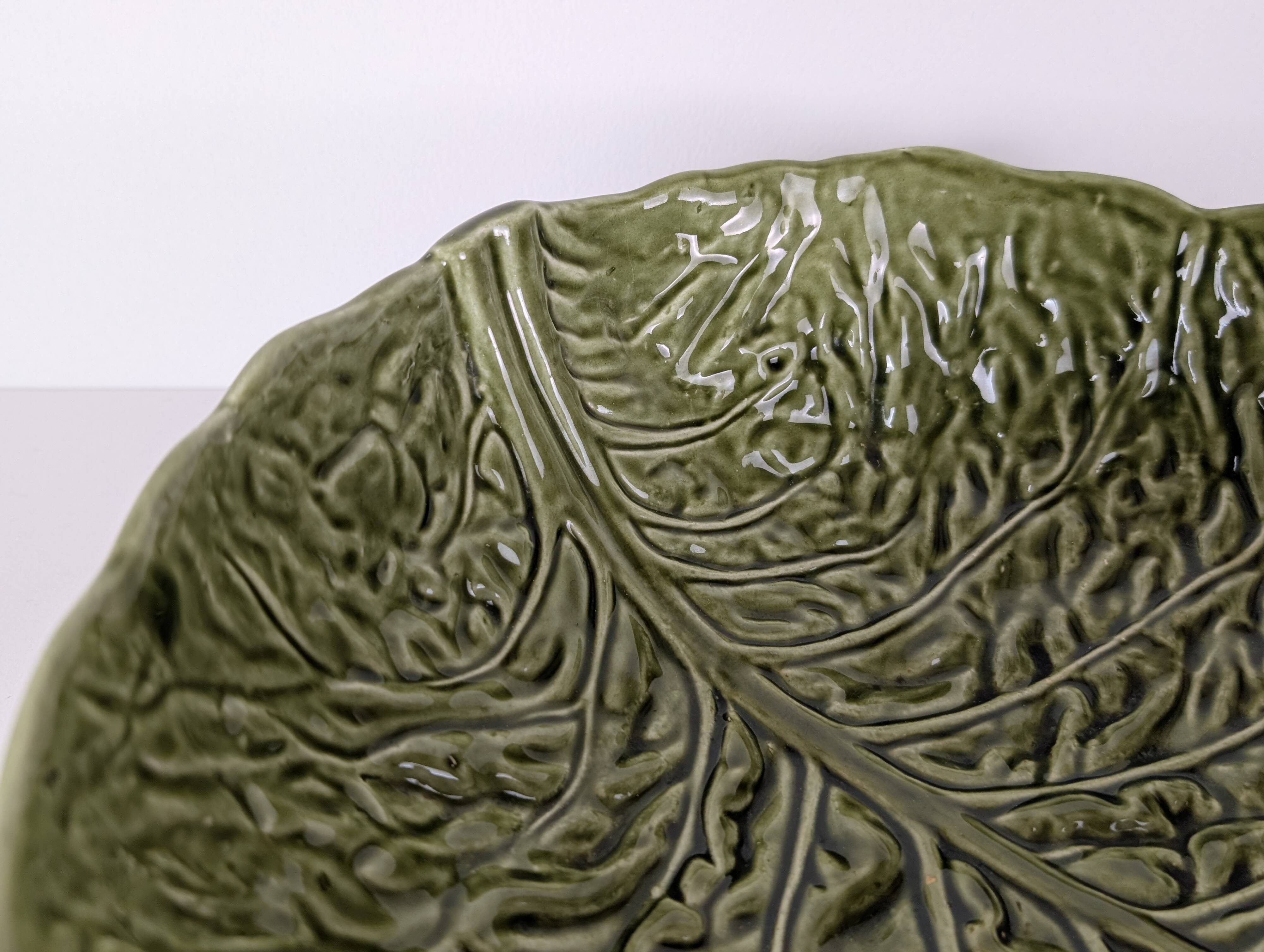 Cabbage leaf salad bowl