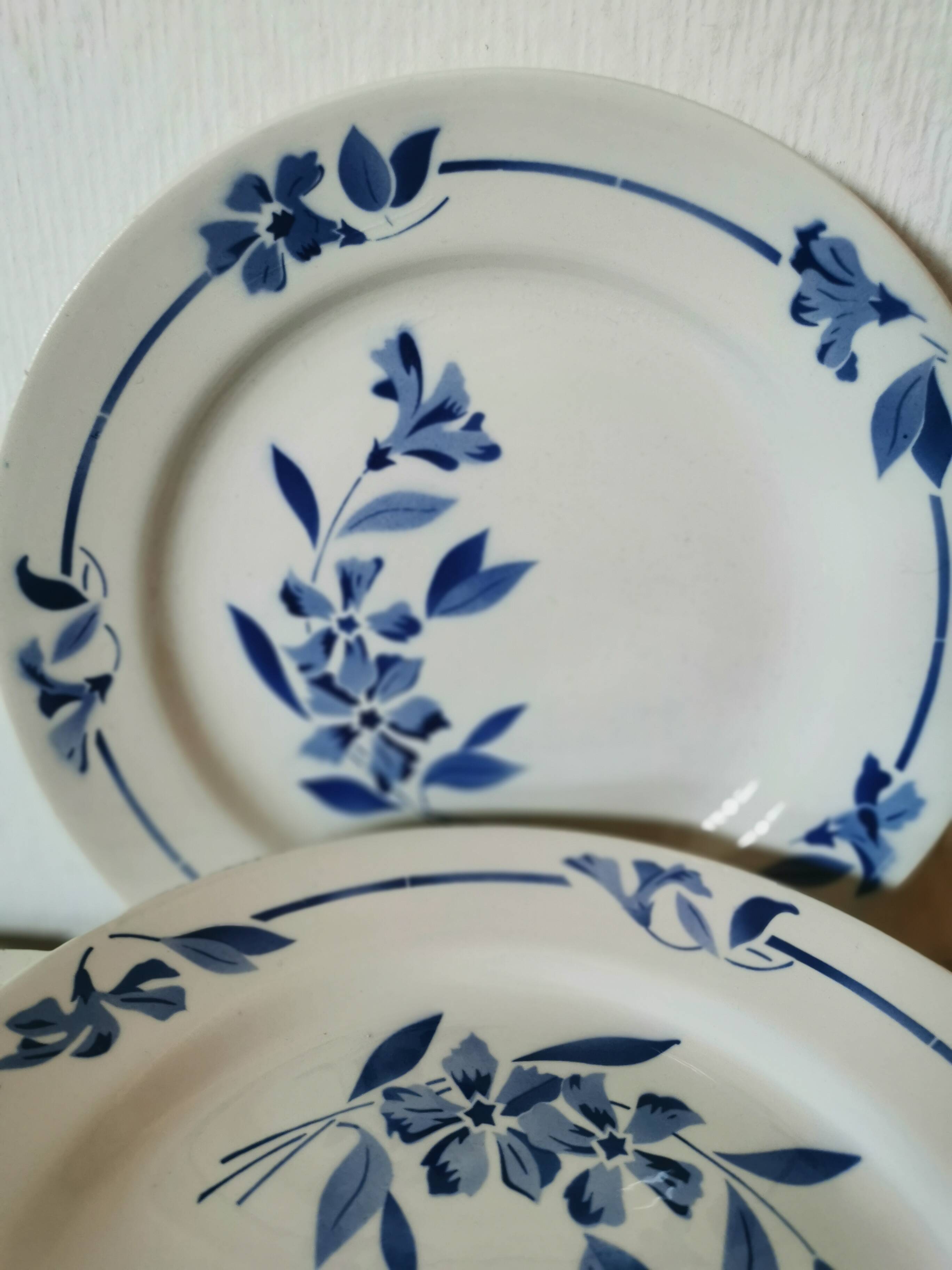 set of 7 Creil and Montereau flat plates,