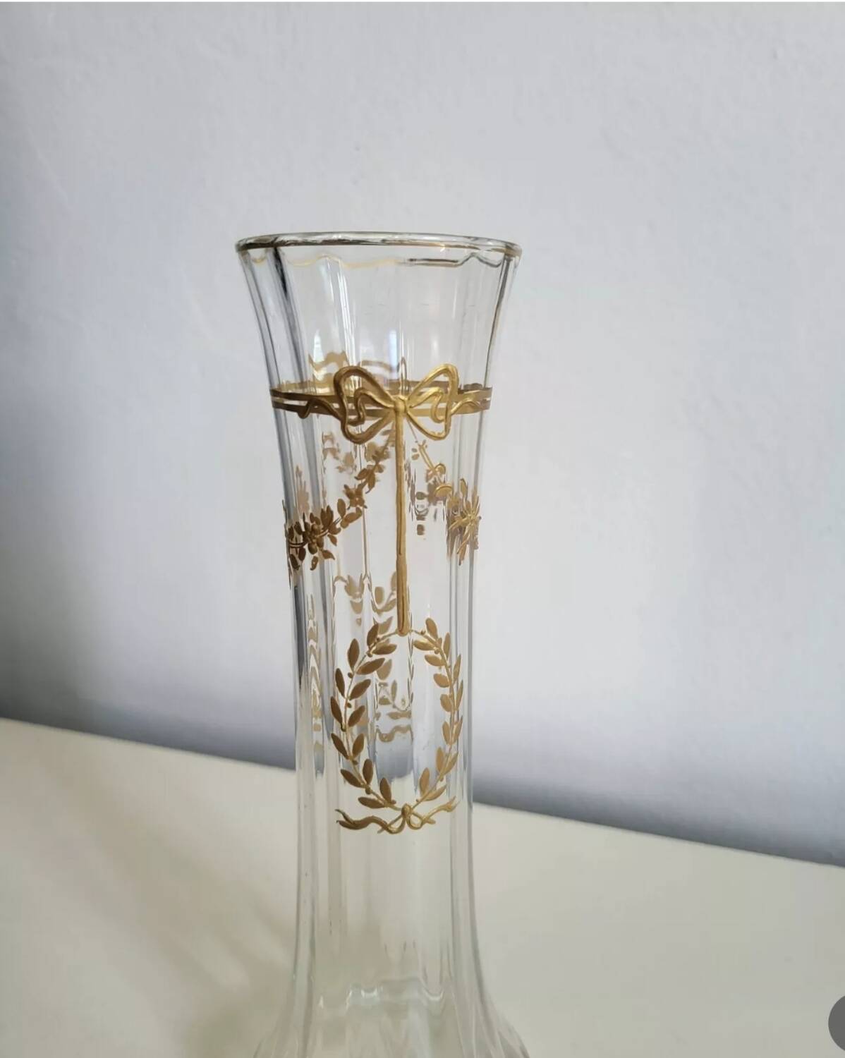 Vase en cristal doré à cotes vénitiennes