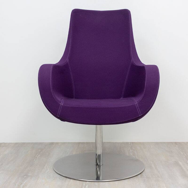 Victoria armchair from Leyform in purple fabric.