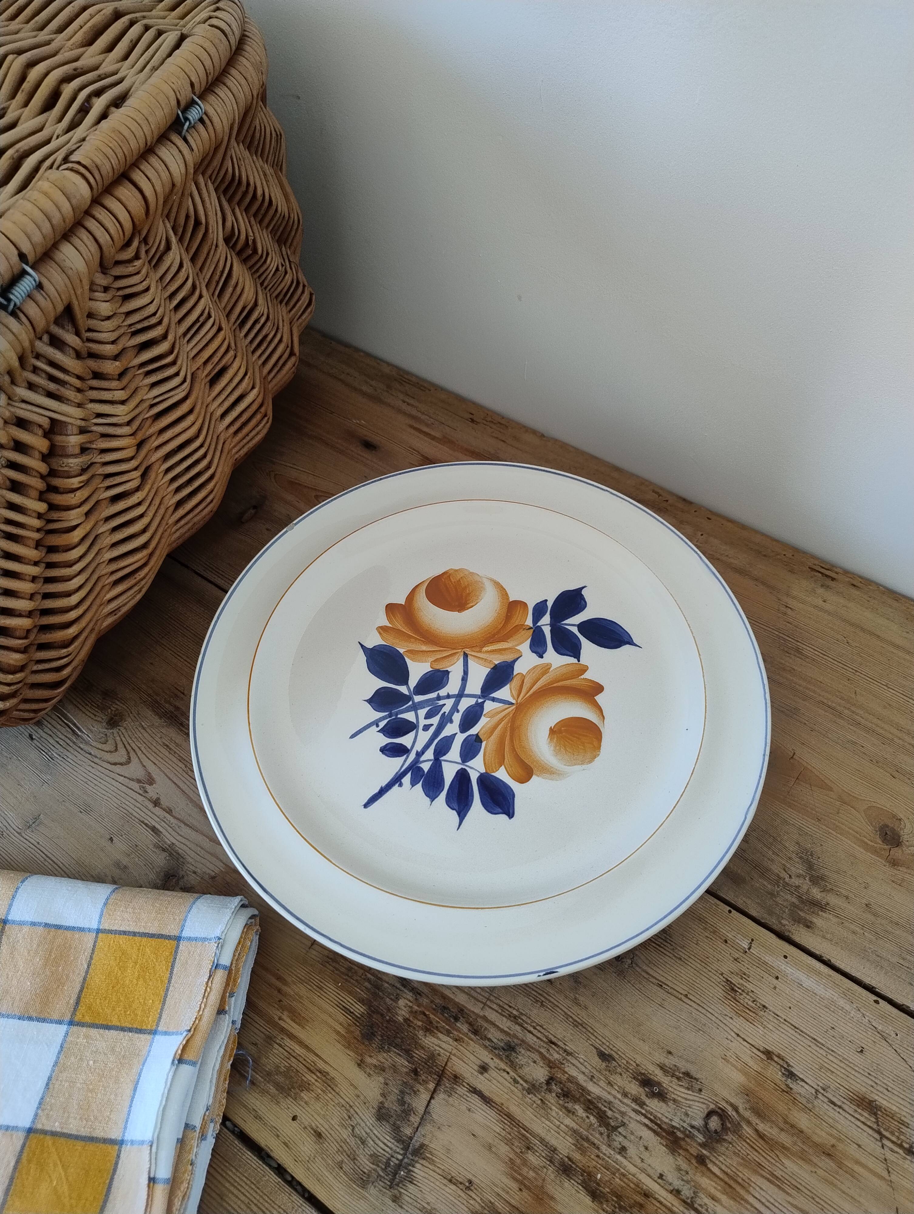 Plat sur pied vintage en faïence Moulin des Loups modèle Roubaix