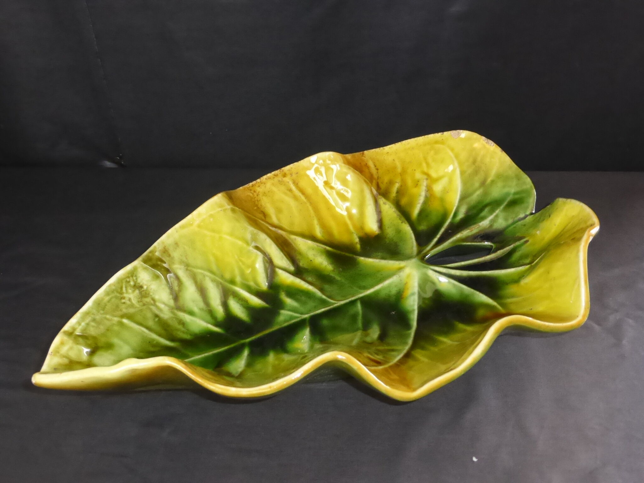 Ceramic cup forming a sheet-long.40cm