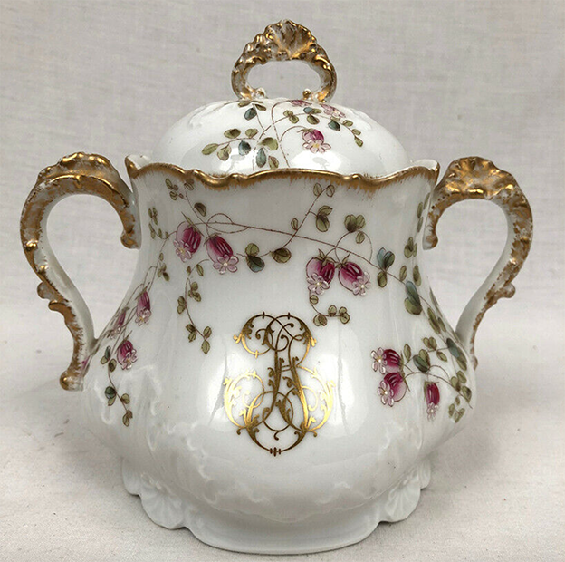Service à café chiffré en porcelaine de Limoges, circa 1920 | Selency