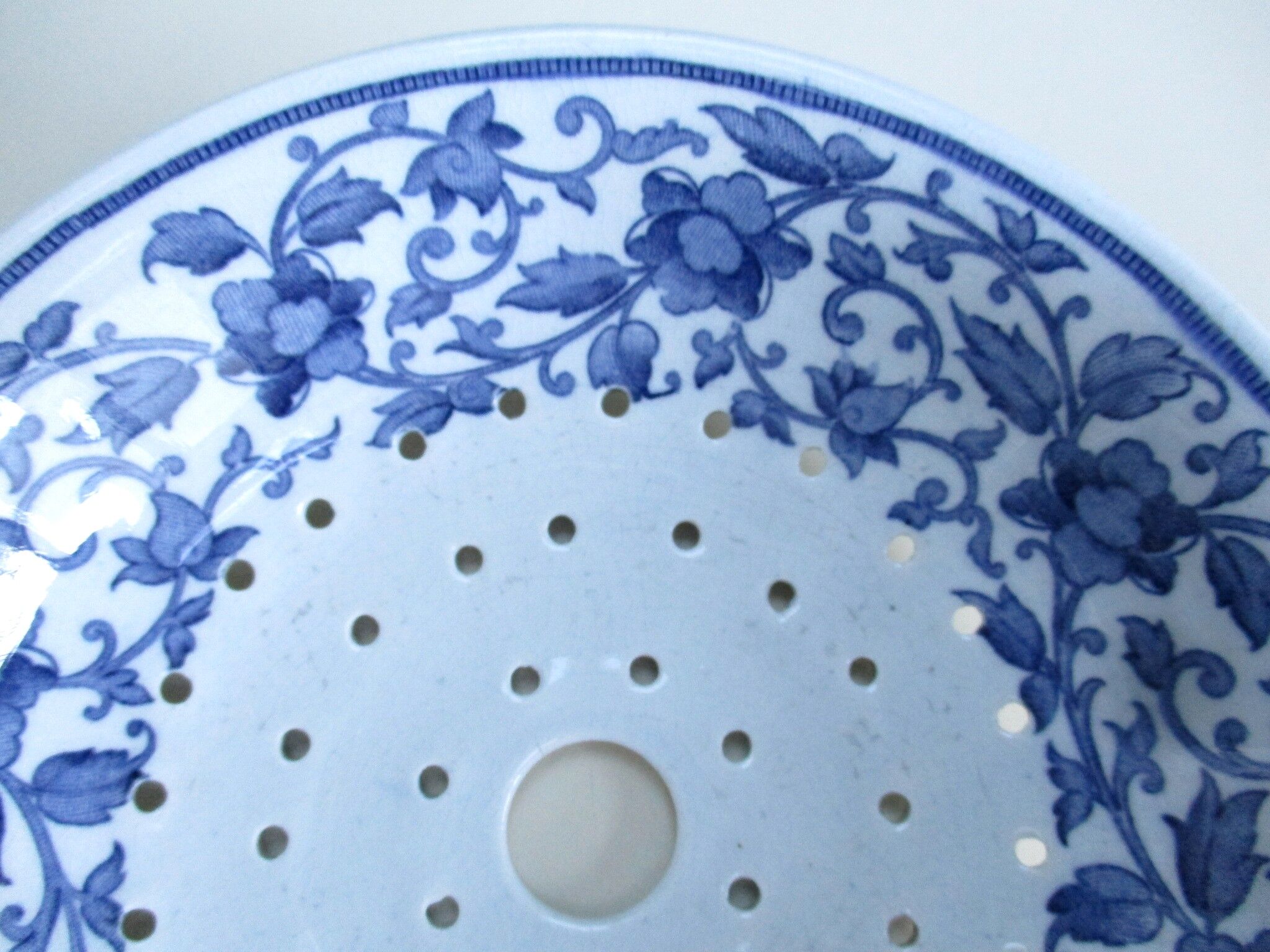 Old ceramic drainer blue décor