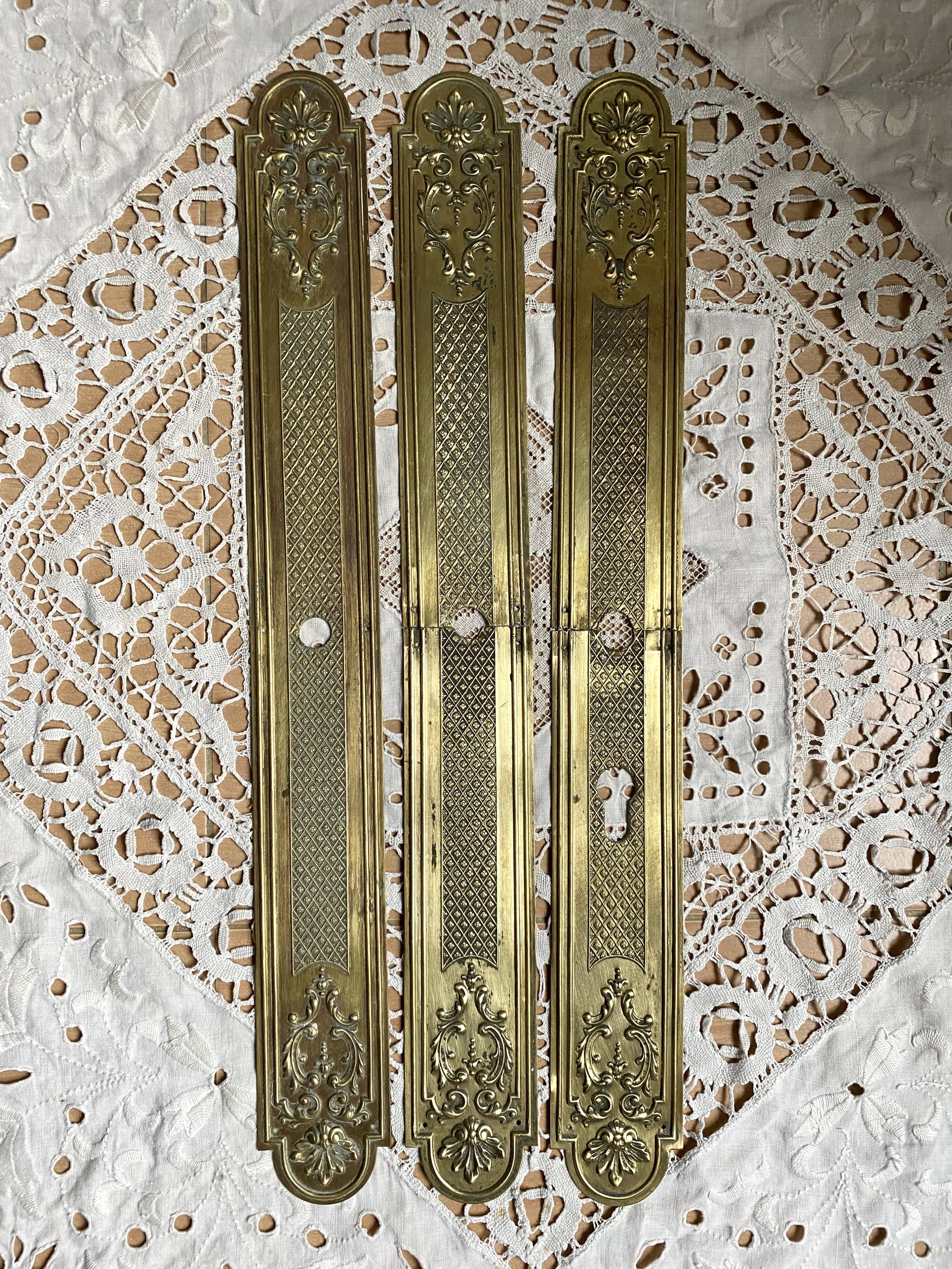 Antique brass cleanliness plates