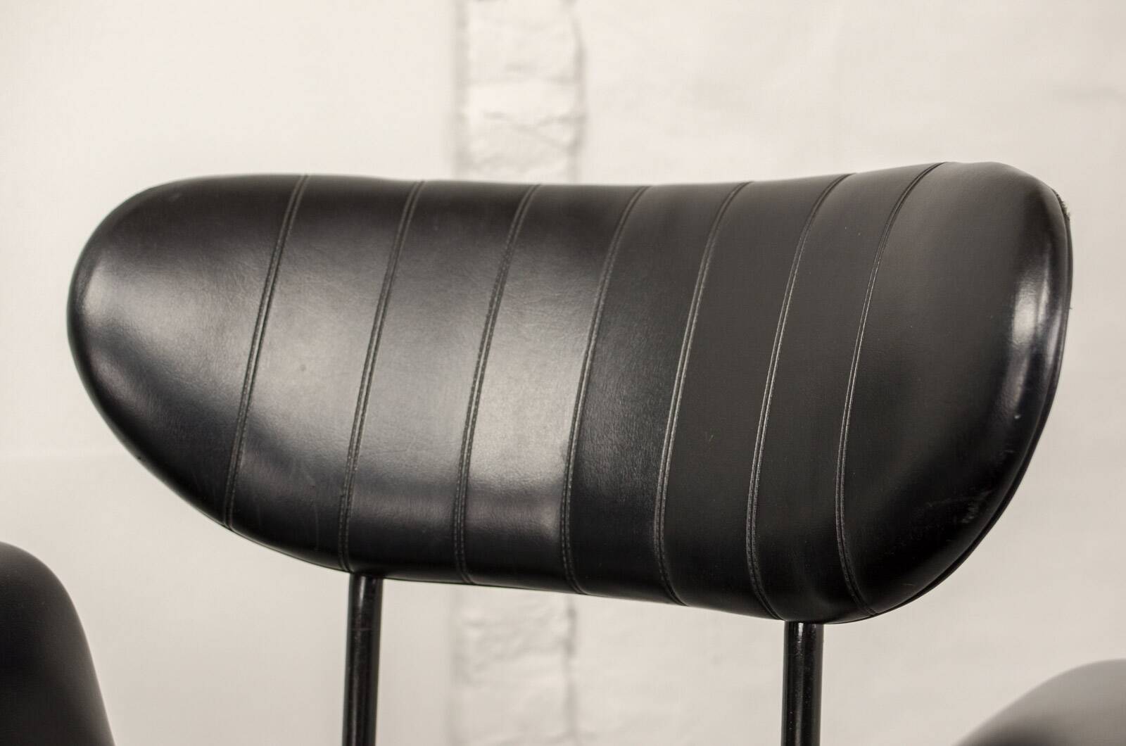 Italian Design Rosewood 'Swan' Side Chair with Black Leatherette Upholstery