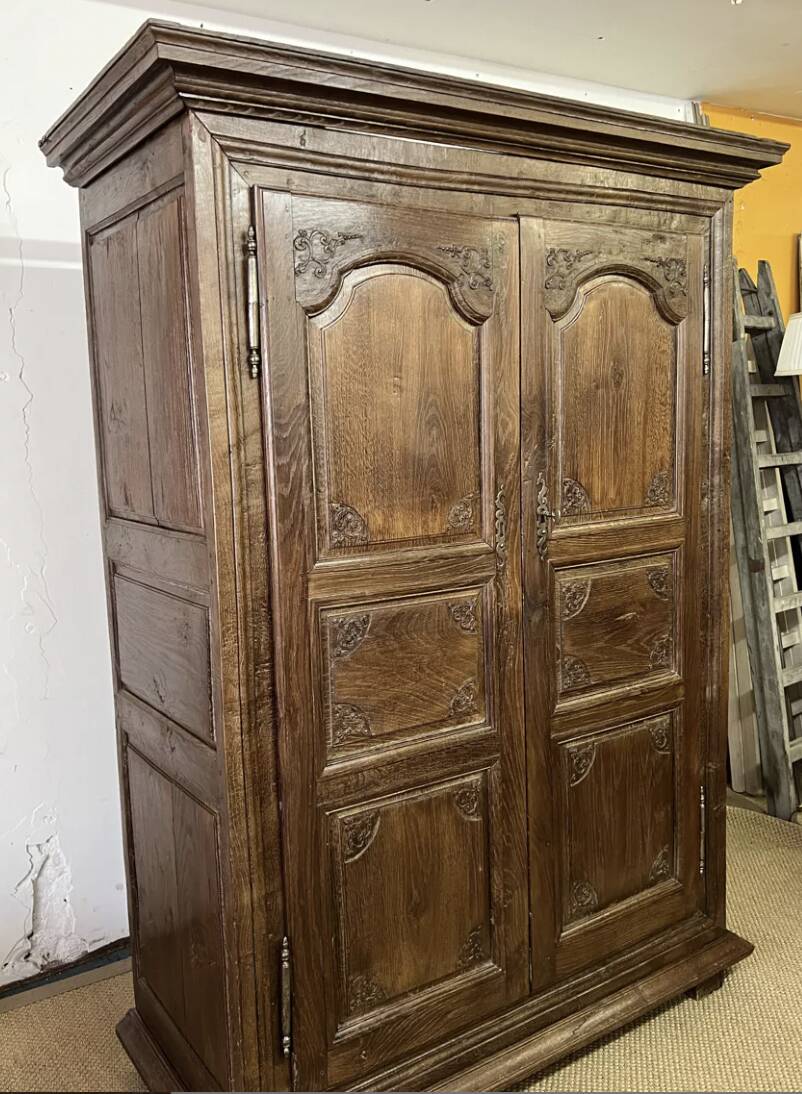 Louis XV carved wooden wardrobe from the 18th century