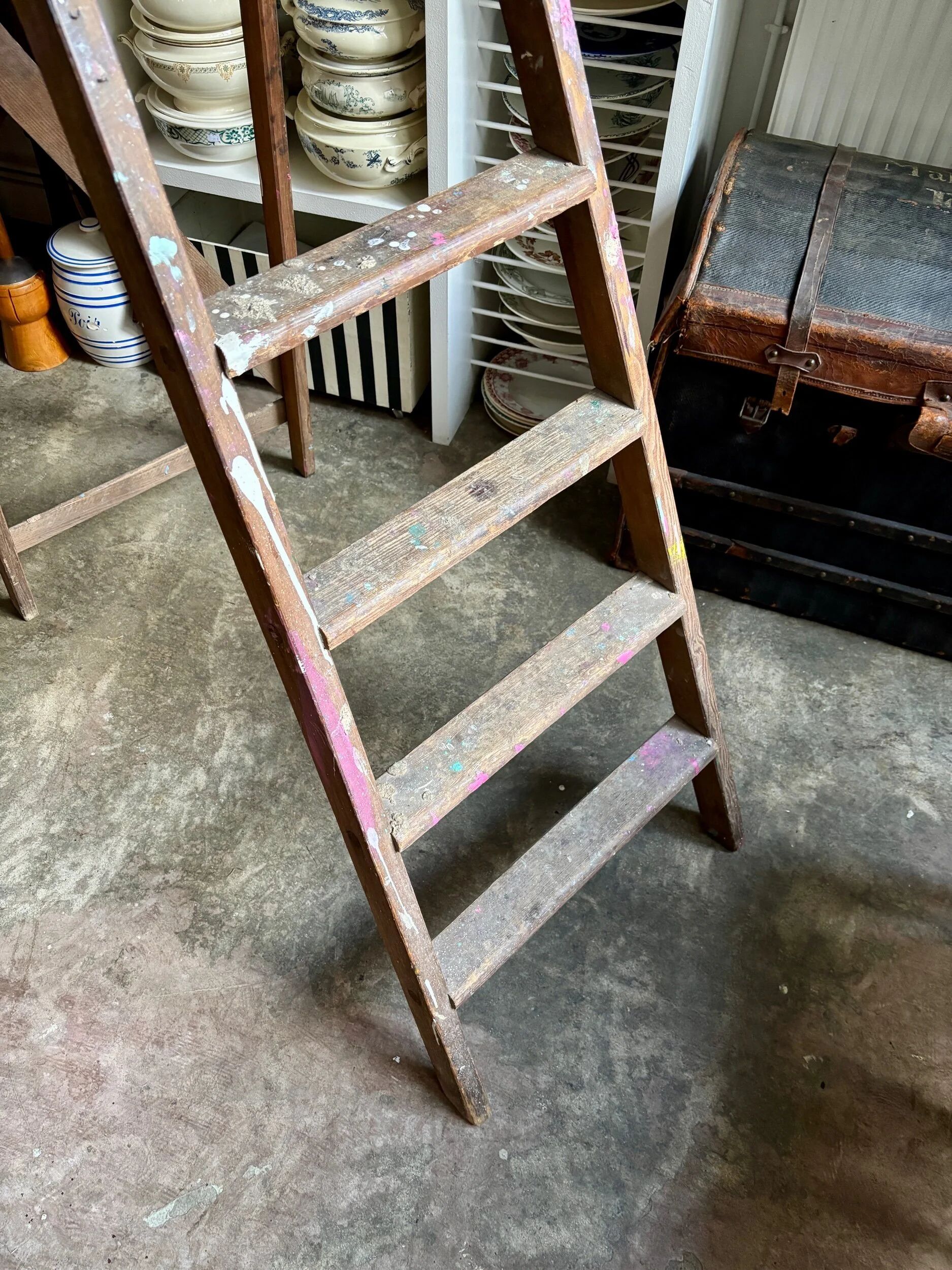Dark wood 5-step stool