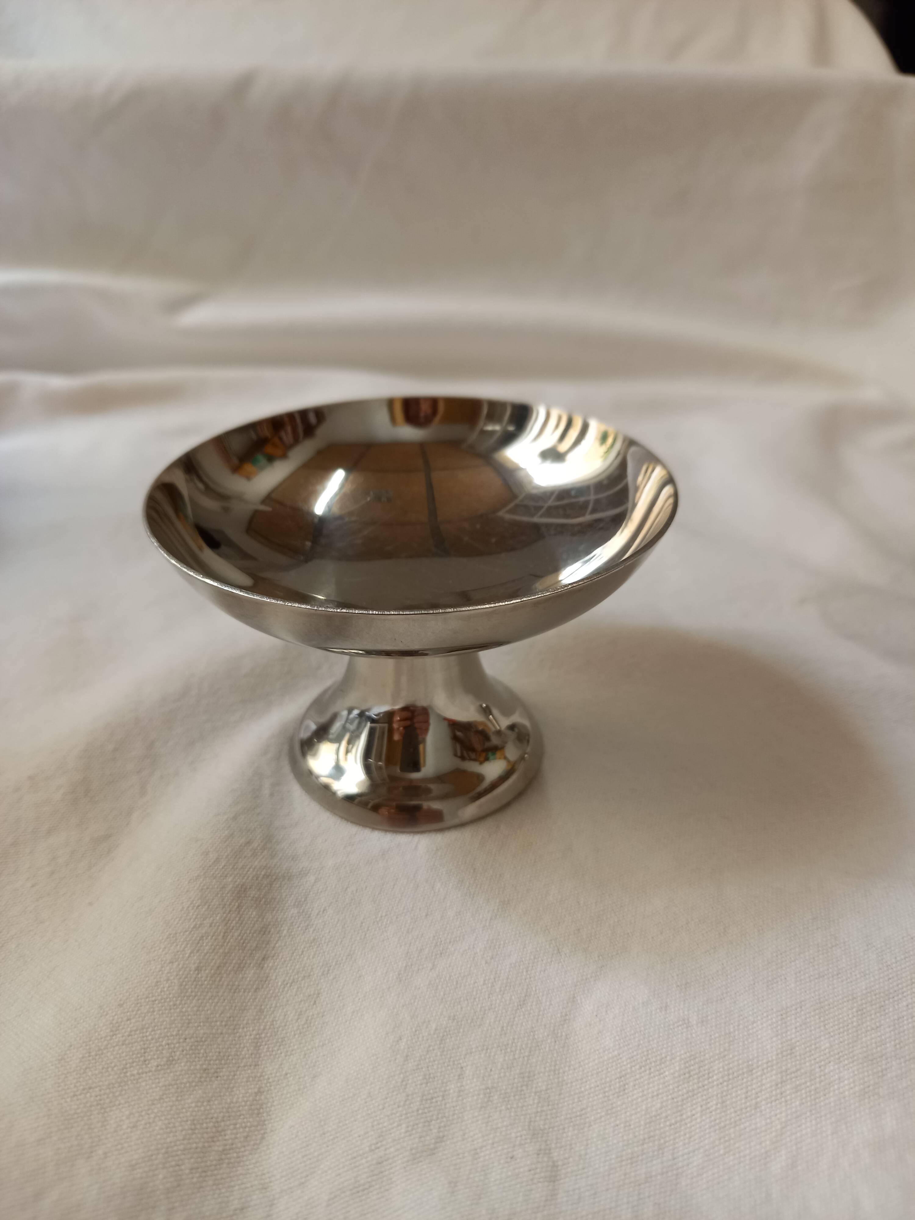 Set of 6 Guy Degrenne stainless steel ice cream cups with 6 ice cream spoons