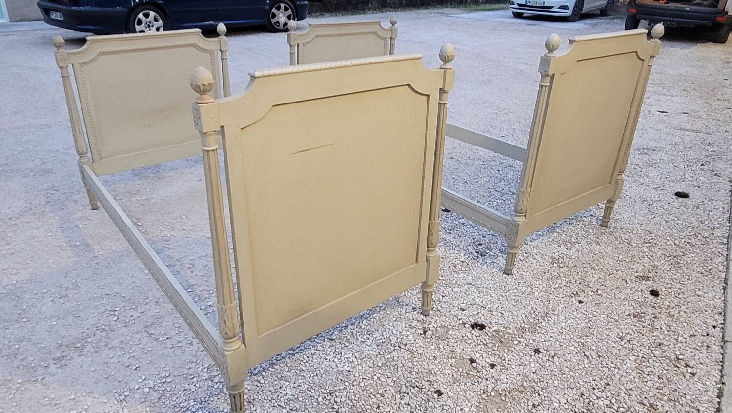 Pair of antique Louis XVI style beds with patina - 1900s
