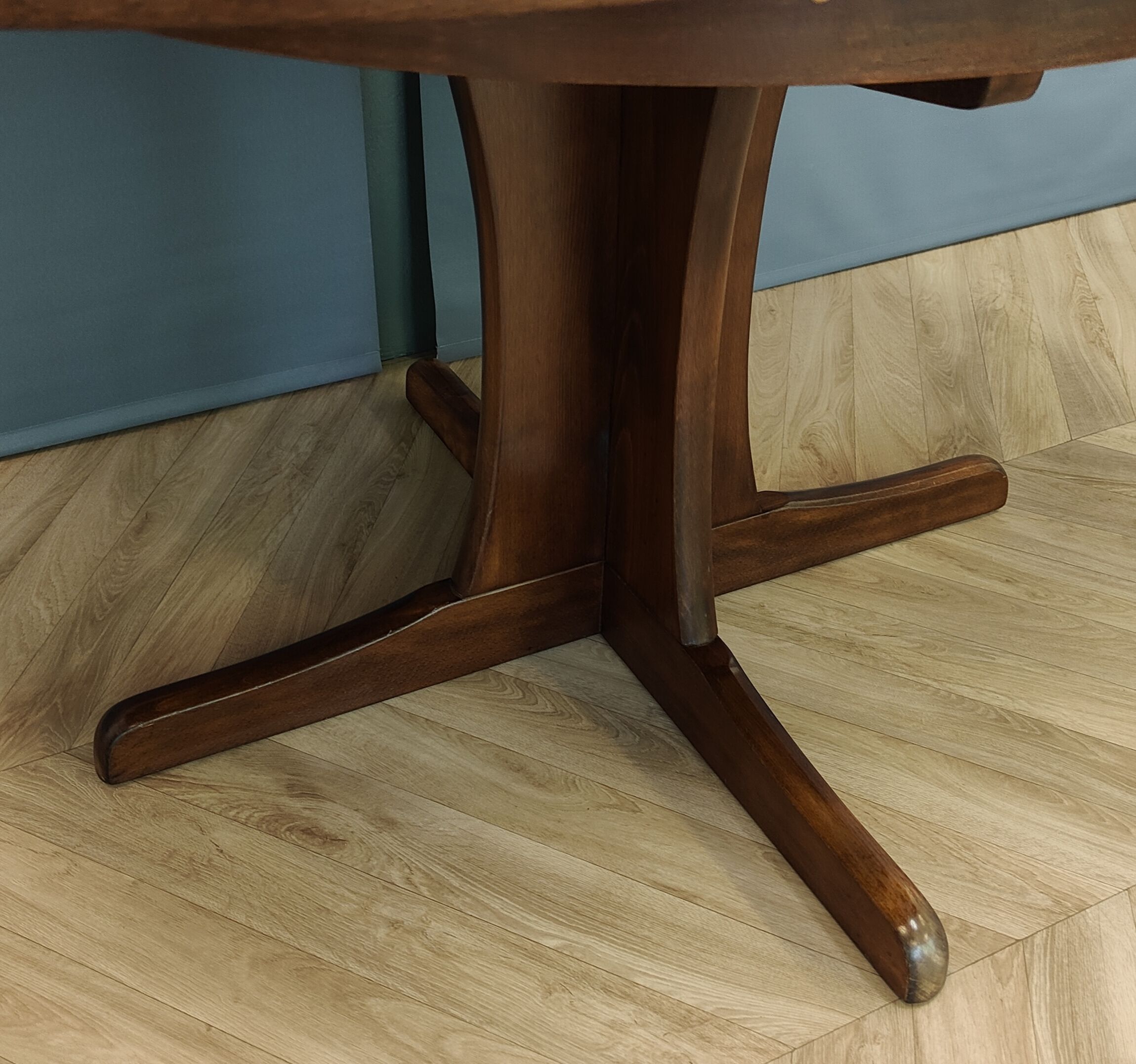 Mid-century extendable dining table