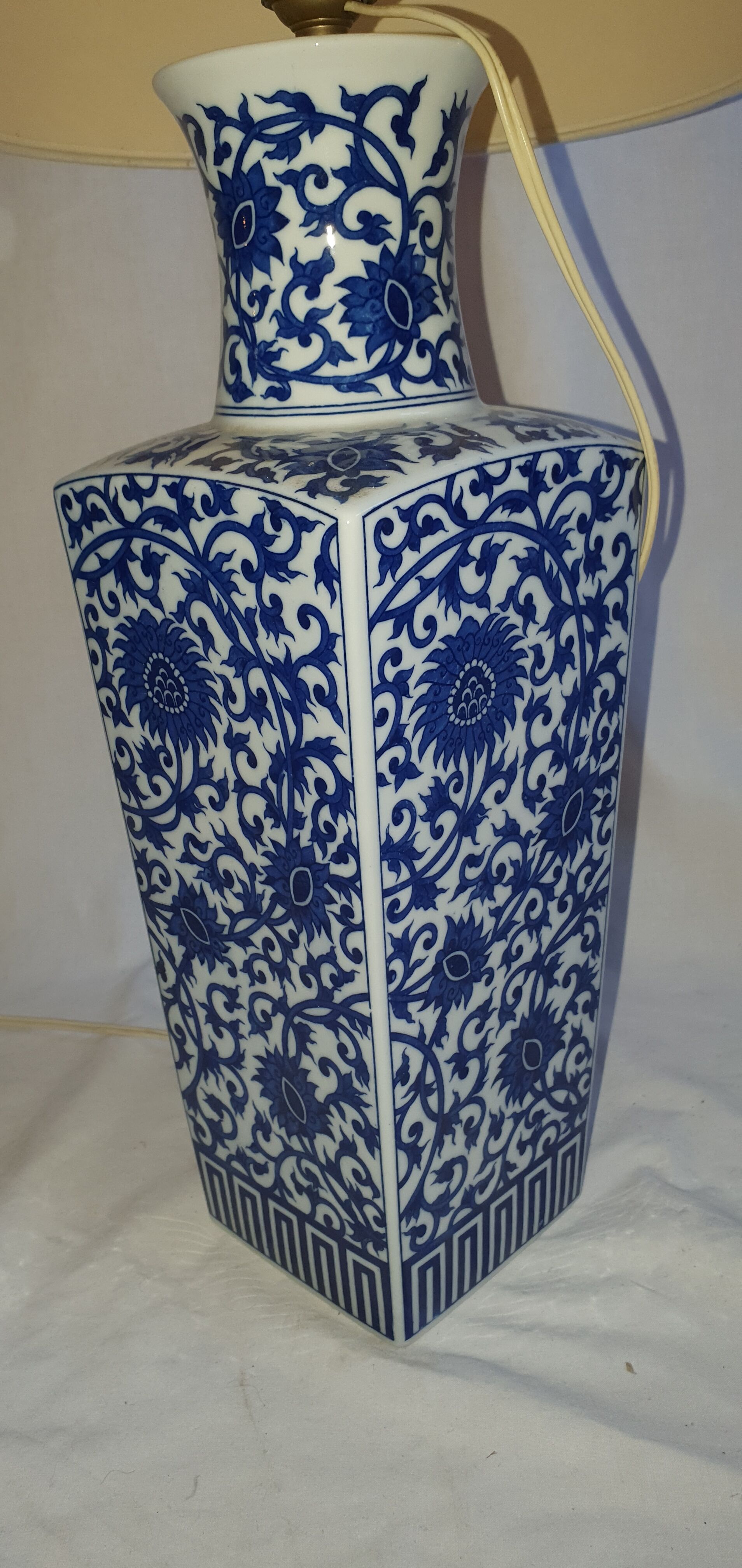 Asian enamelled ceramic lamp