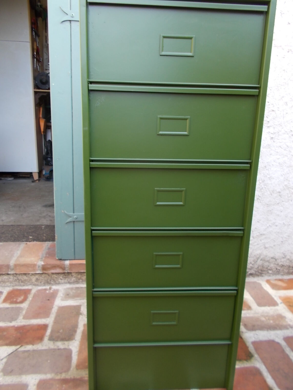 Valve steel furniture
