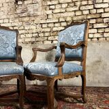 Paire de fauteuils en bois naturel de style régence xix eme siècle