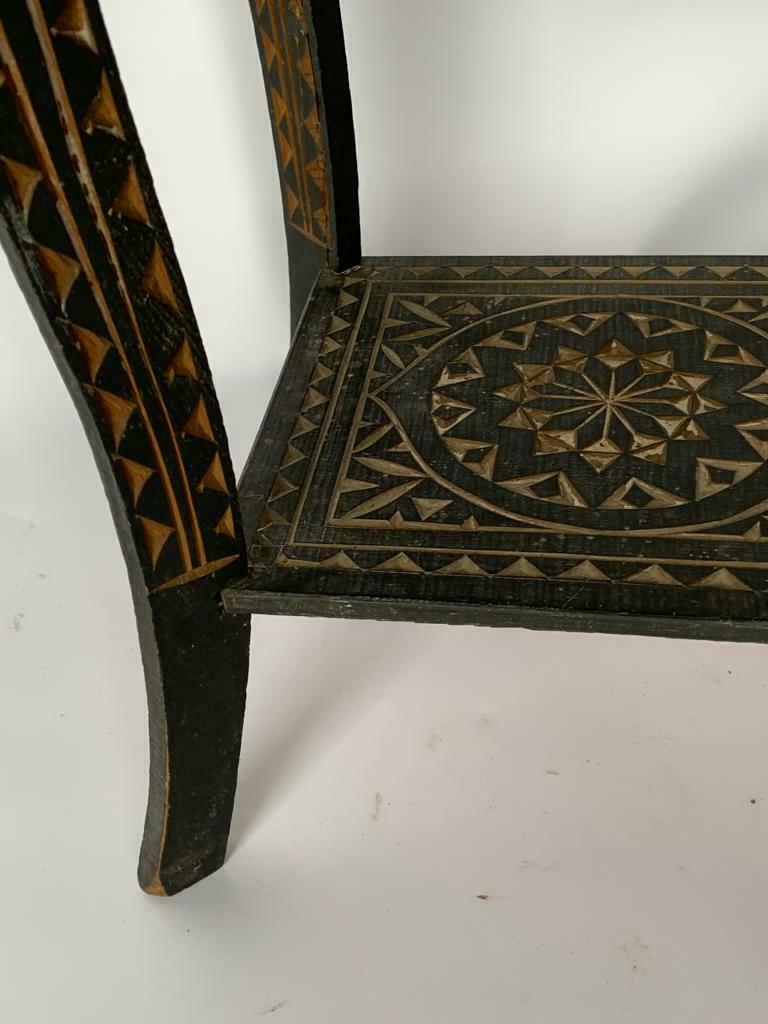Table marocaine bois sculpte noirci 1950