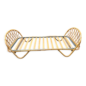 Vintage basket bed