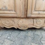 Armoire en sapin art populaire
