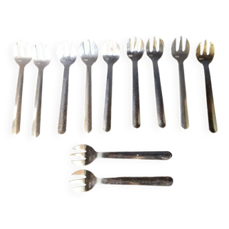 11 oyster forks