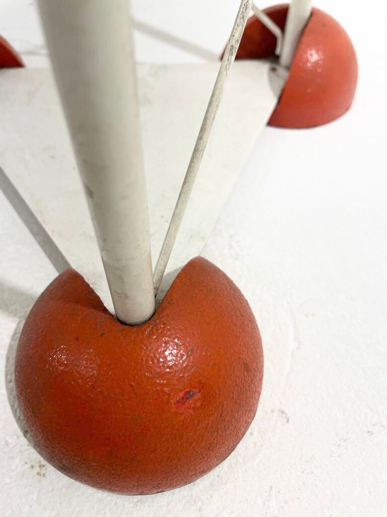 Modern white and red metal coat hanger, Italy 1980s