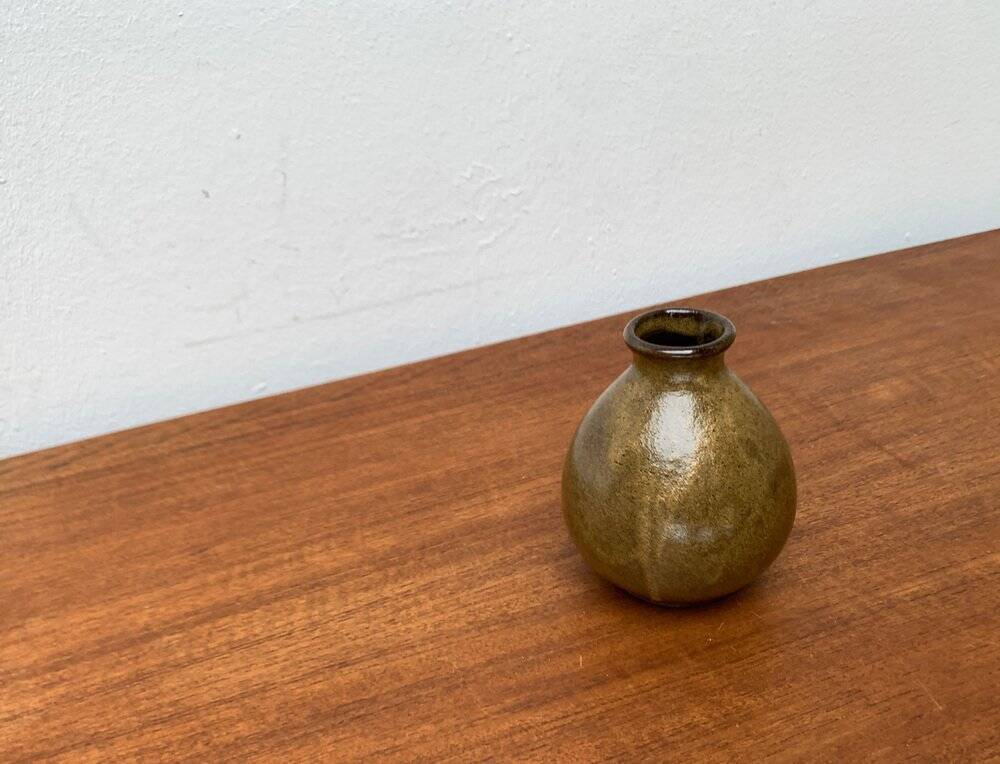 Mid-century German minimalist studio pottery vase by Gudrun Friedrich, Rügen.
