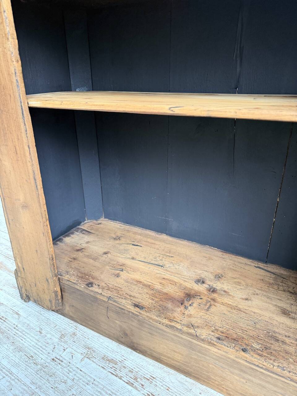 Floral 1920s trading counter