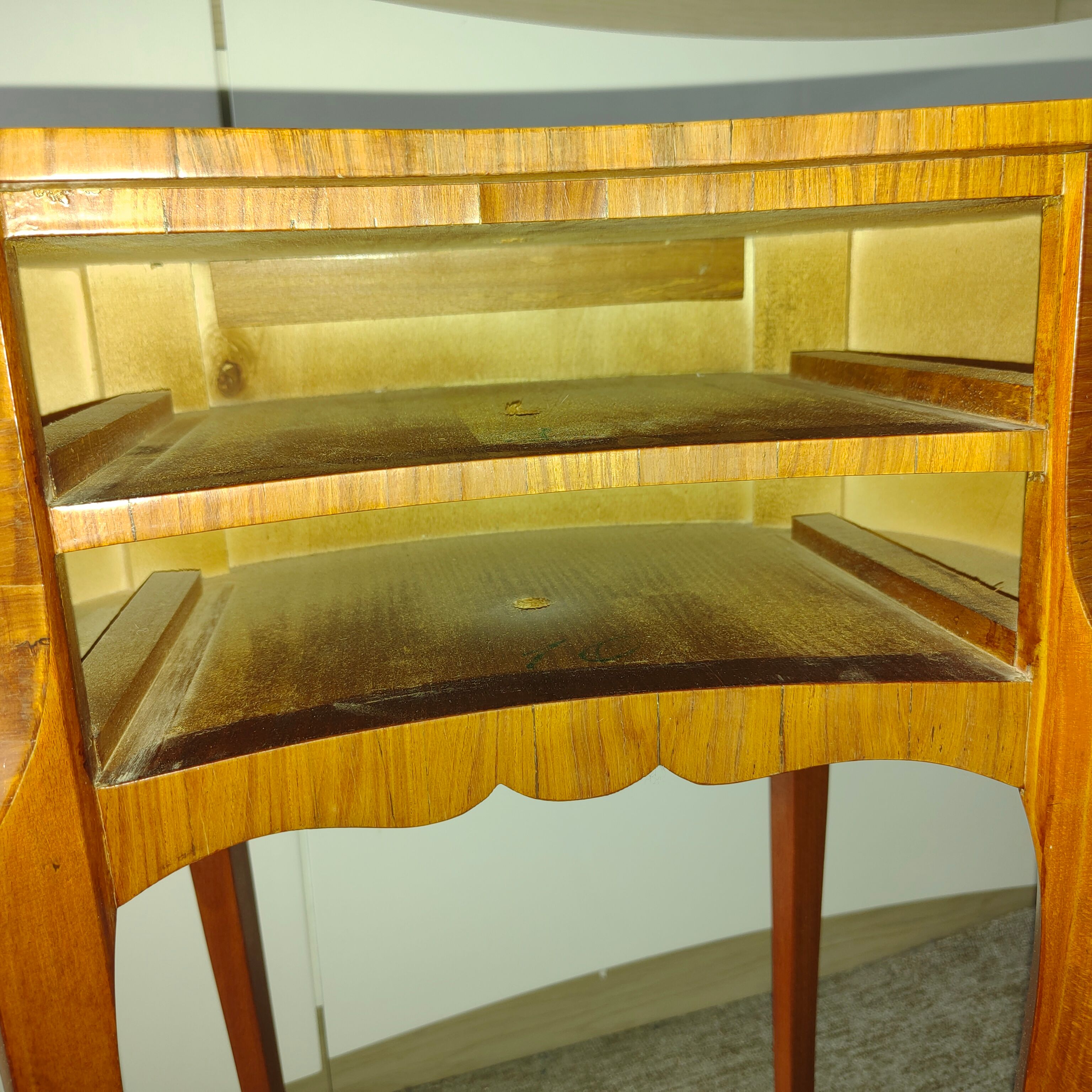 Table de chevet rognon