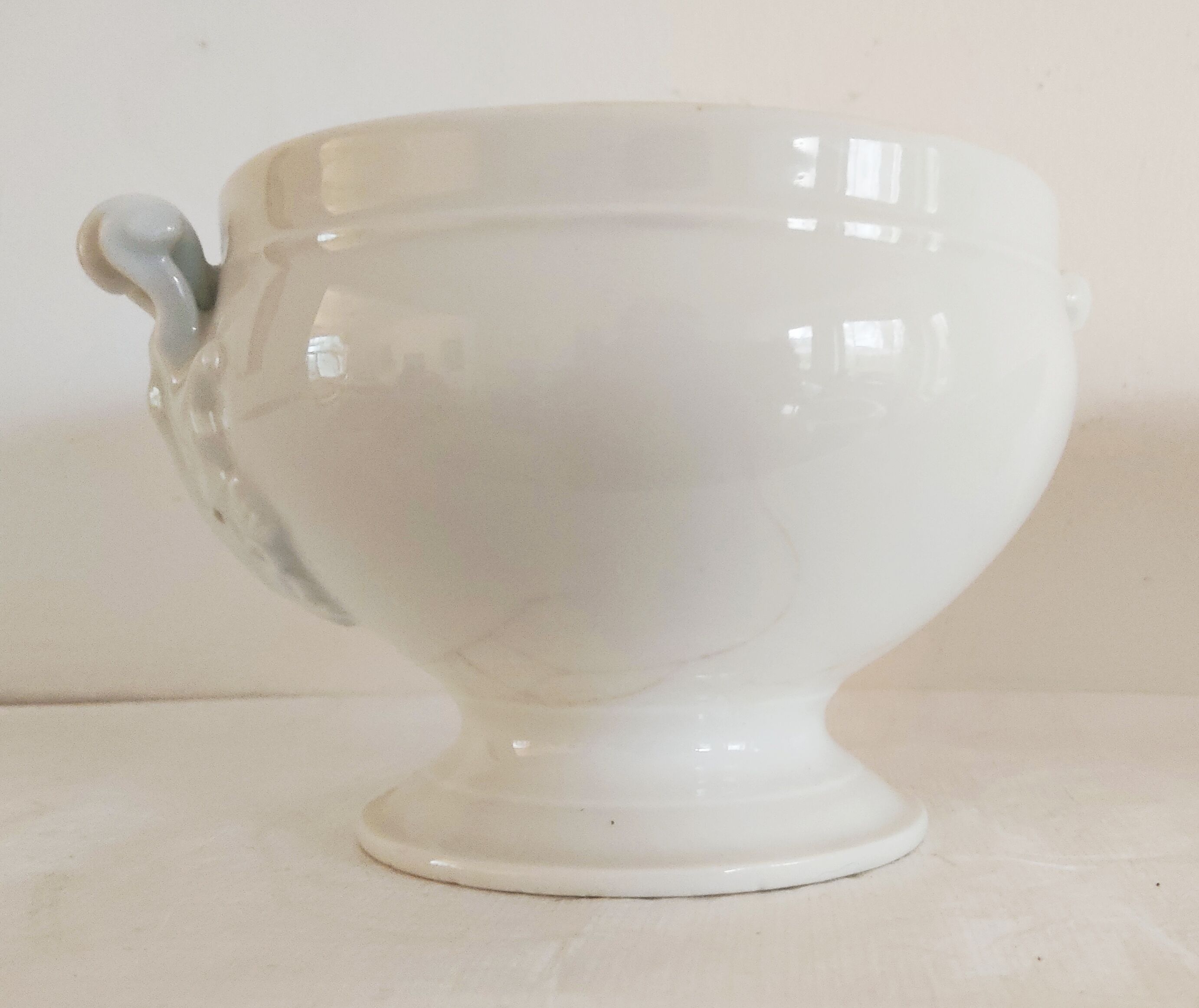 White porcelain soup kitchen, 19th century