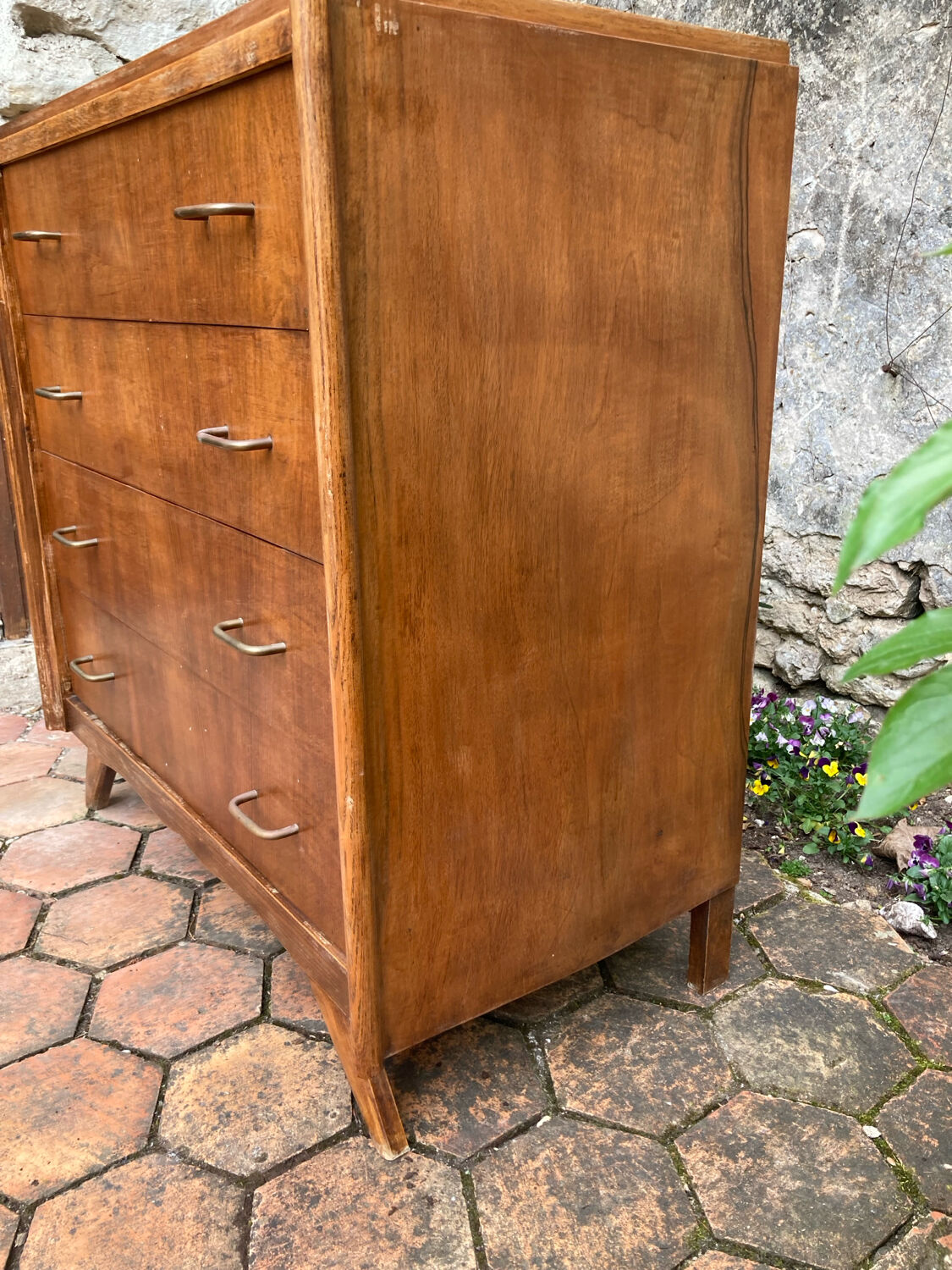 Compass leg chest of drawers