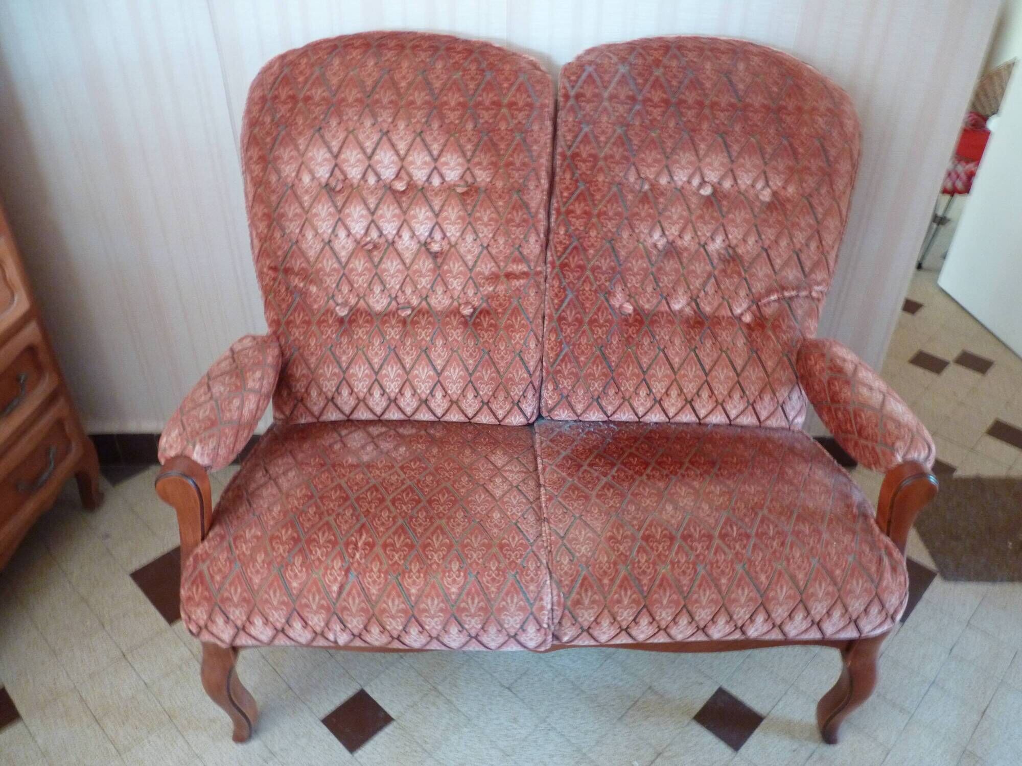 Two-seater non-convertible sofa