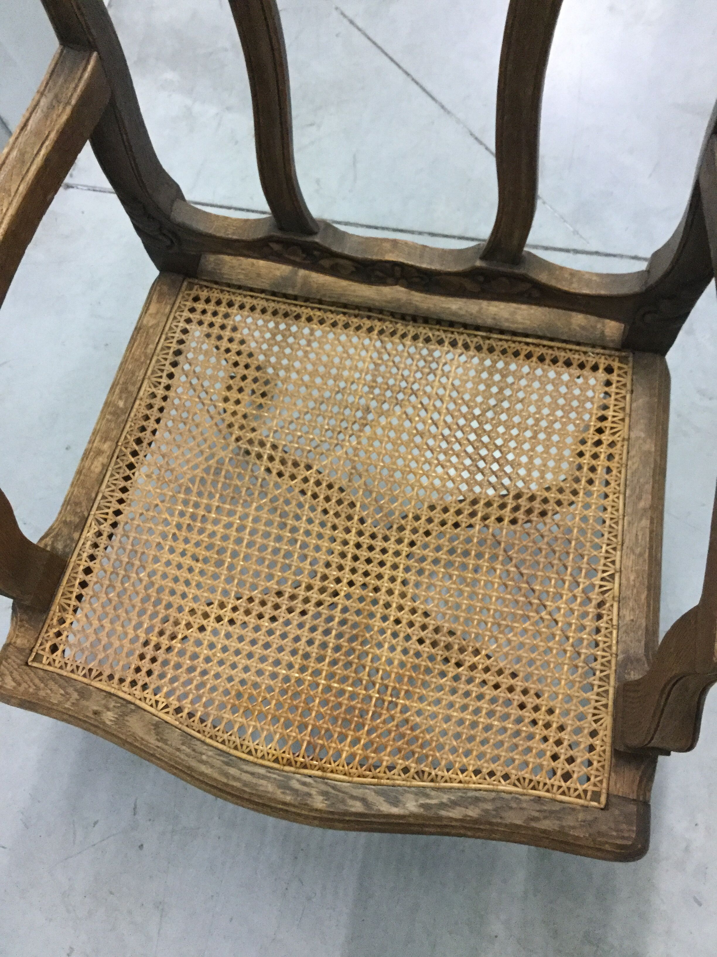 Fauteuil canné provençal style Louis XV
