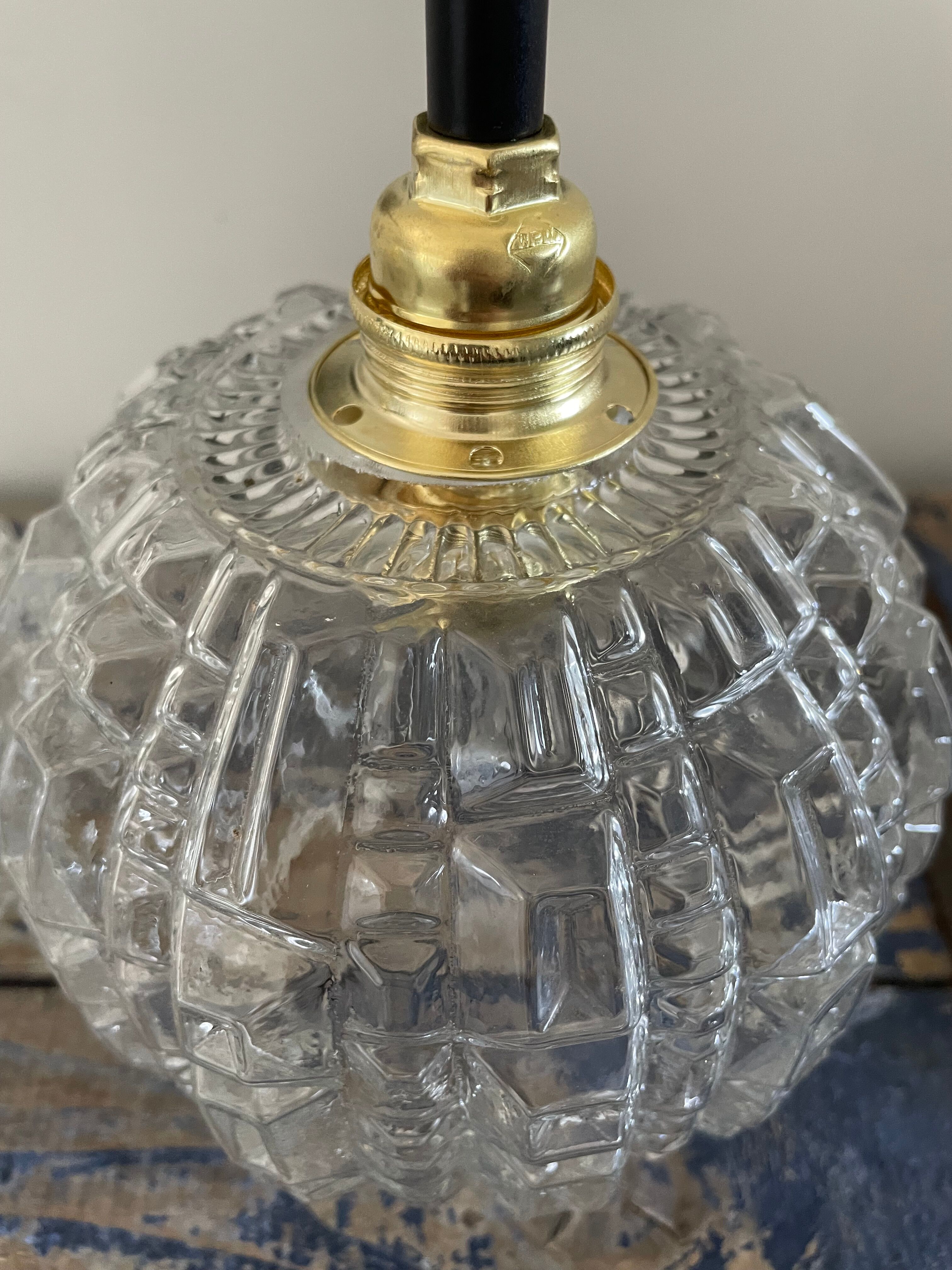 Paire d’appliques murales vintage en verre ciselé