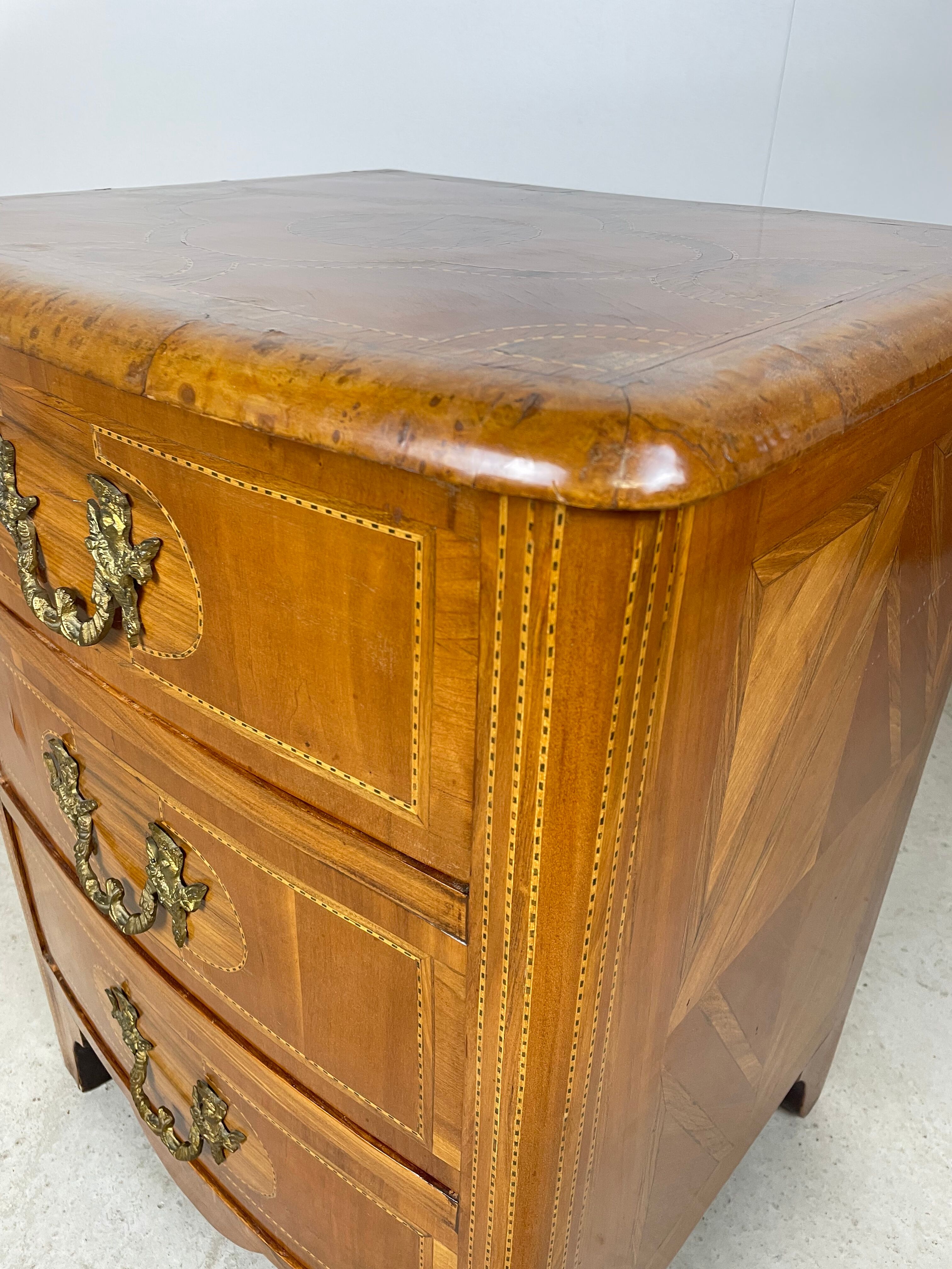 Inlaid drawer cabinet