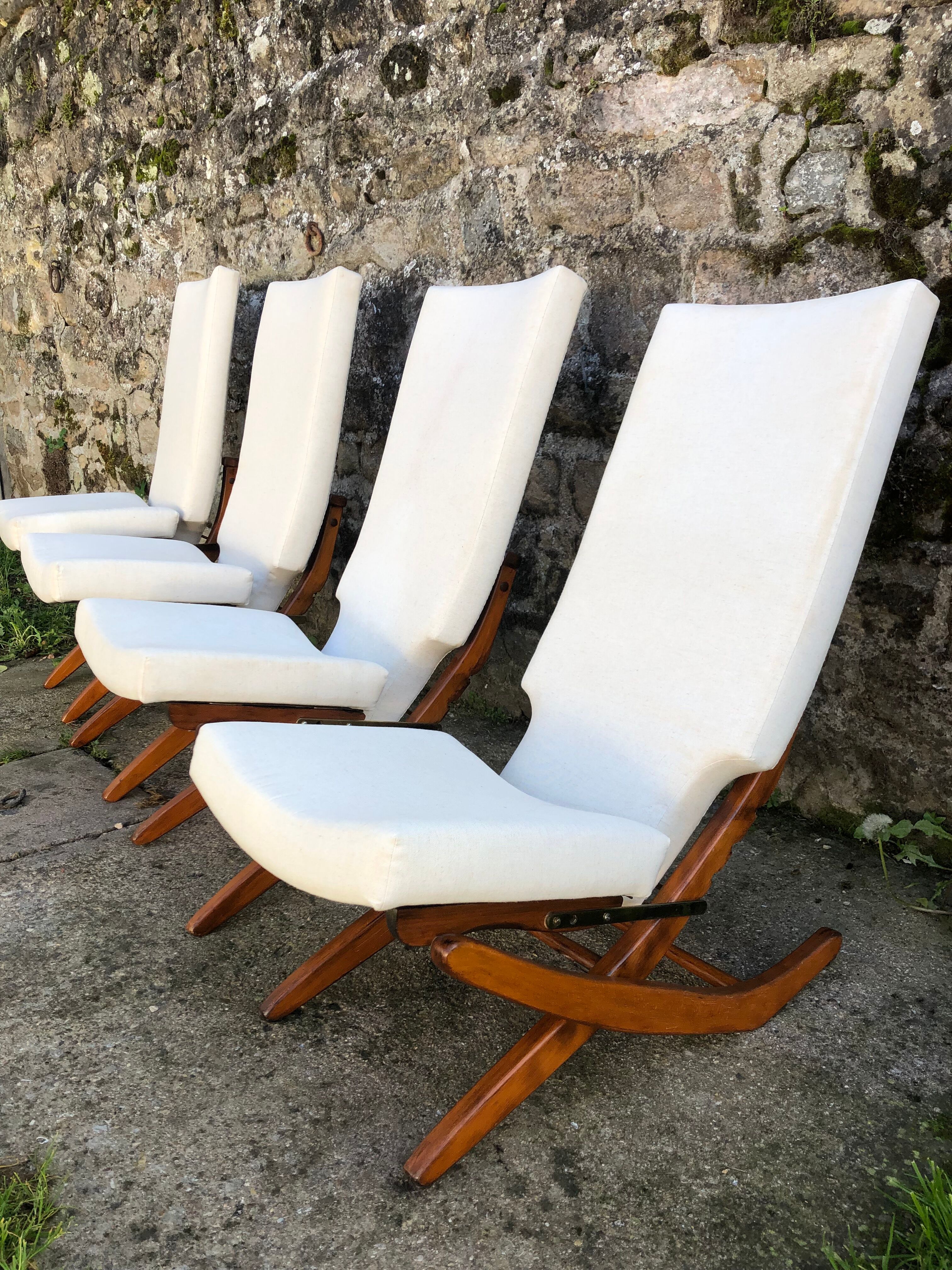 Set of 4 chairs and two reclining chairs in teak 1970