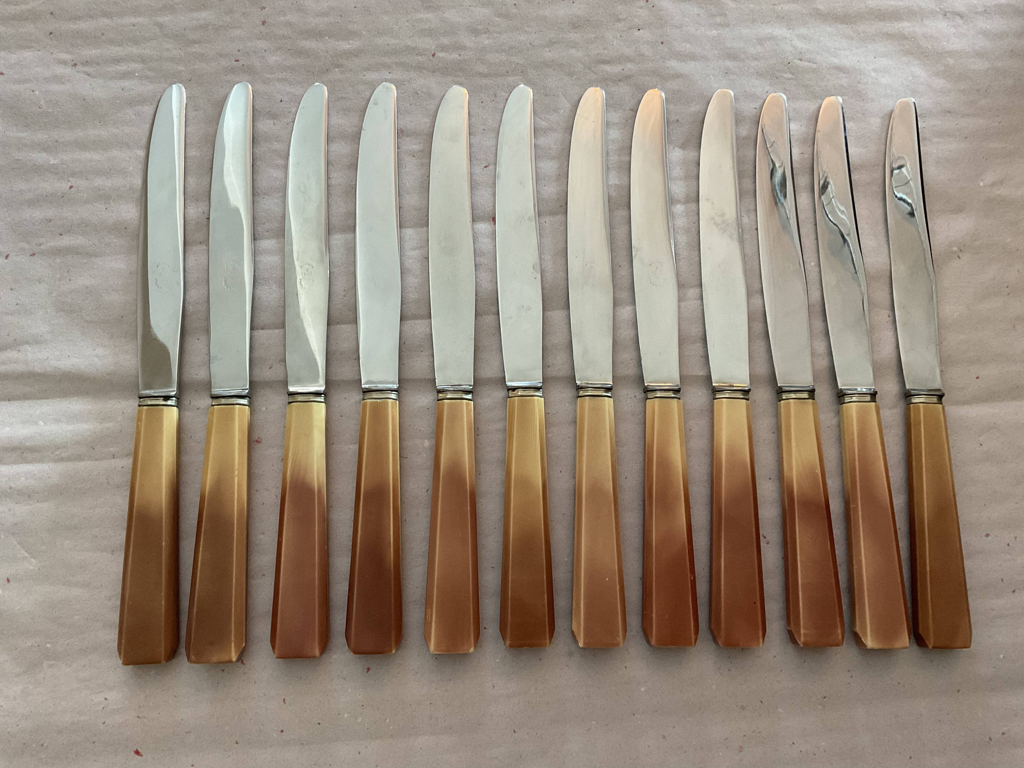 12 couteaux