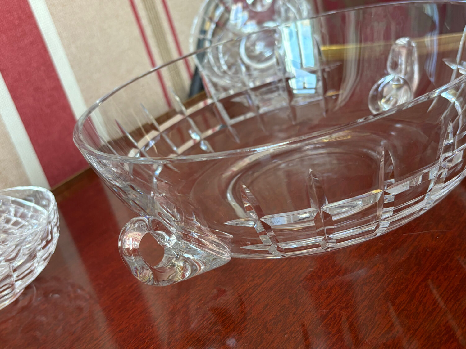 Cristallerie de Lorraine, 1 salad bowl and 6 bowls in chiseled crystal, punch service, ice service