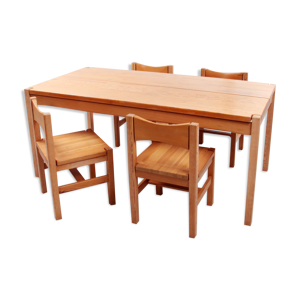 Table à manger avec 4 chaises