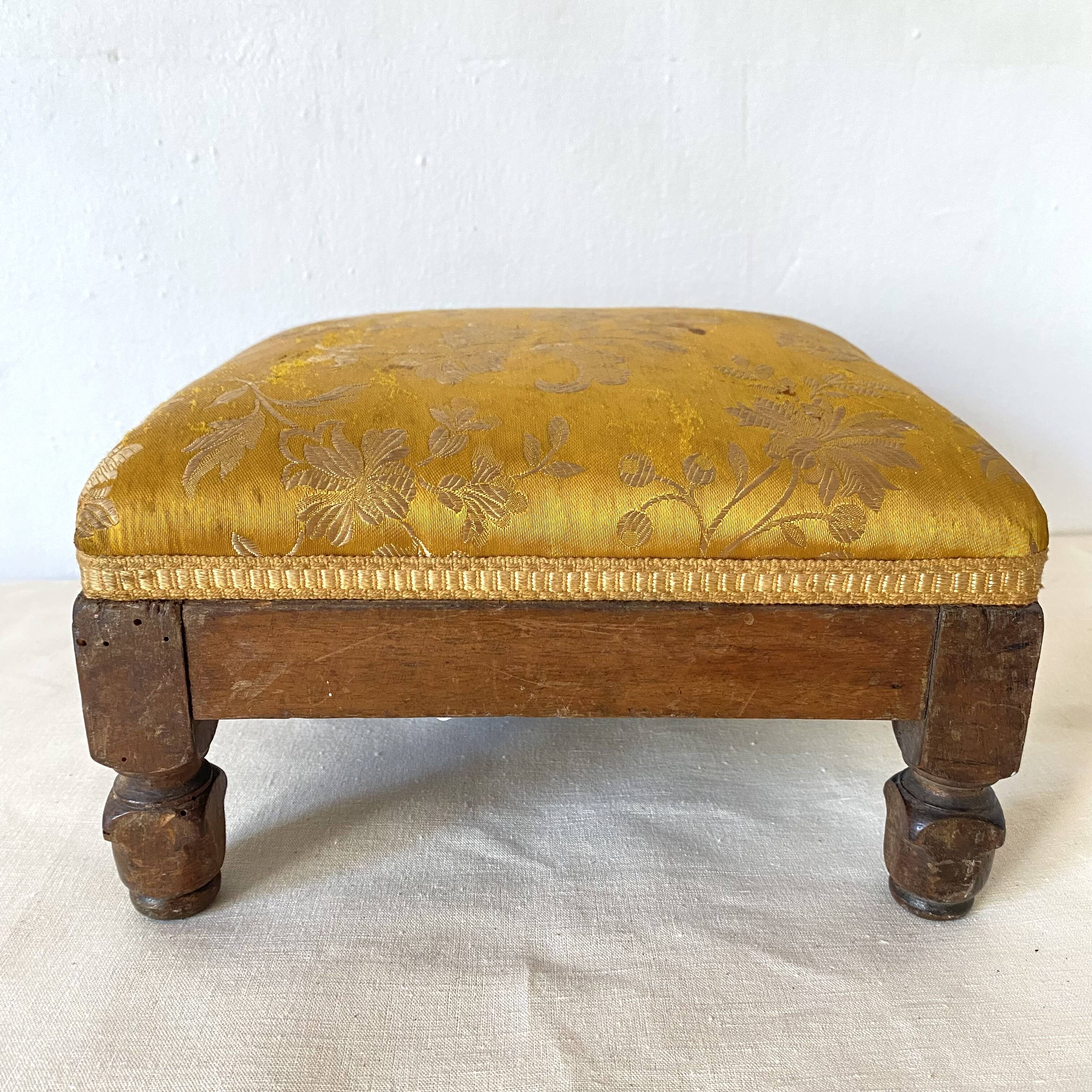 Low stool with antique wood and fabric footrest