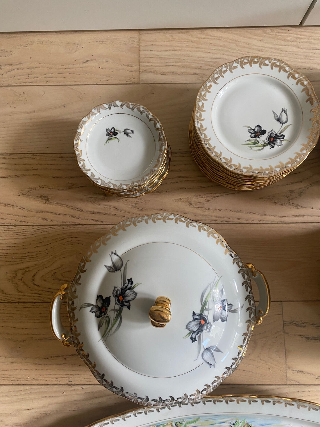 Porcelain - 79-piece dinner service