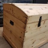 Old curved travel trunk, in pine, stripped 98x60x65