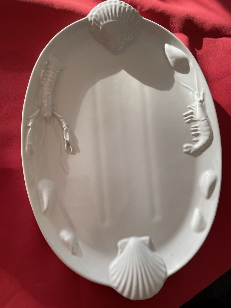 Large dish decorated with shellfish