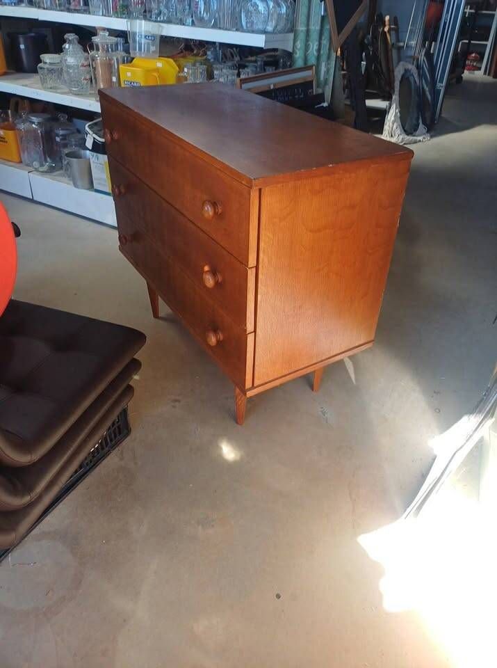 Vintage chest of drawers with tapered legs