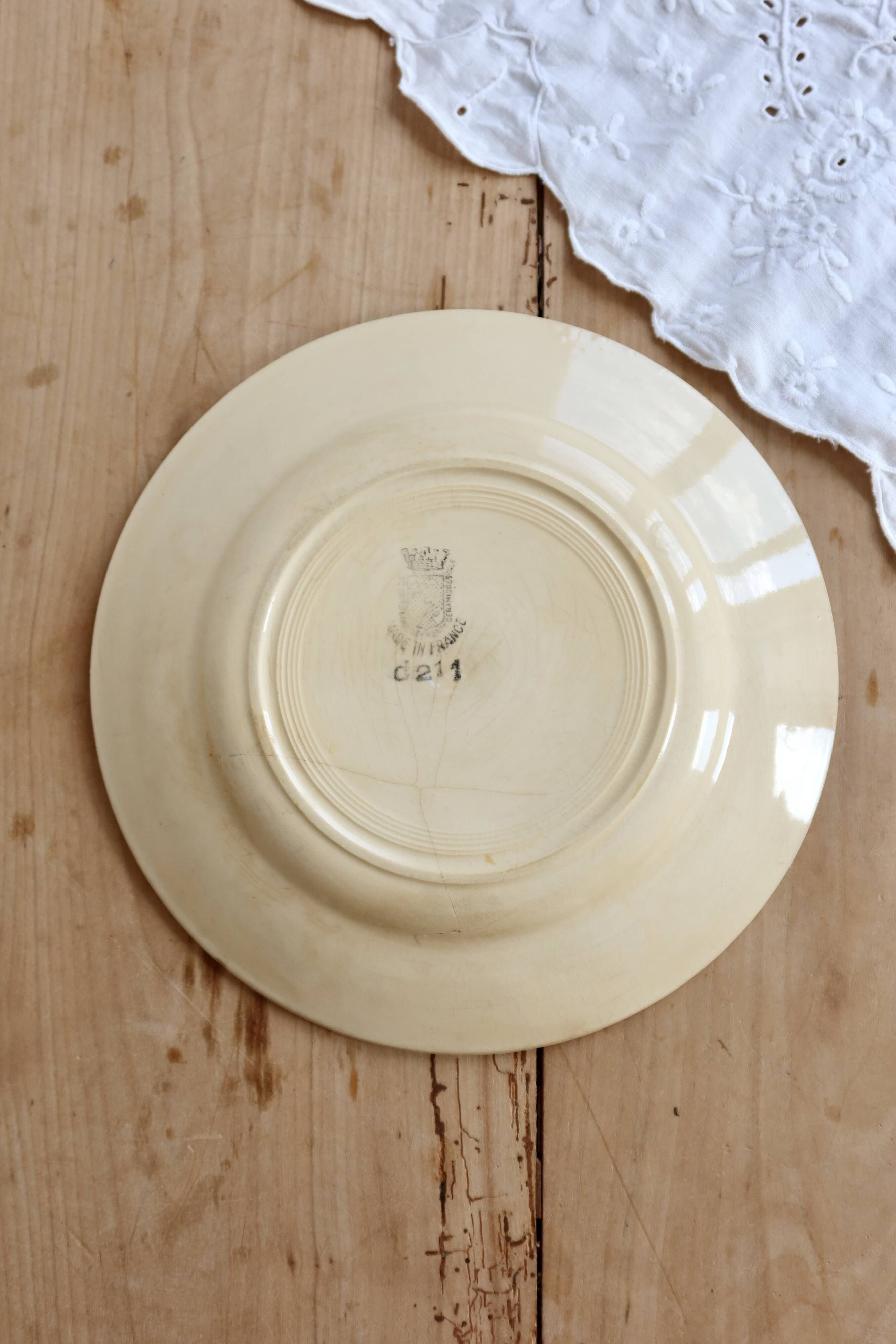 Assiette plate vintage terre de fer Saint-Amand modèle 211