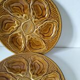 Duo of oyster plates in slip