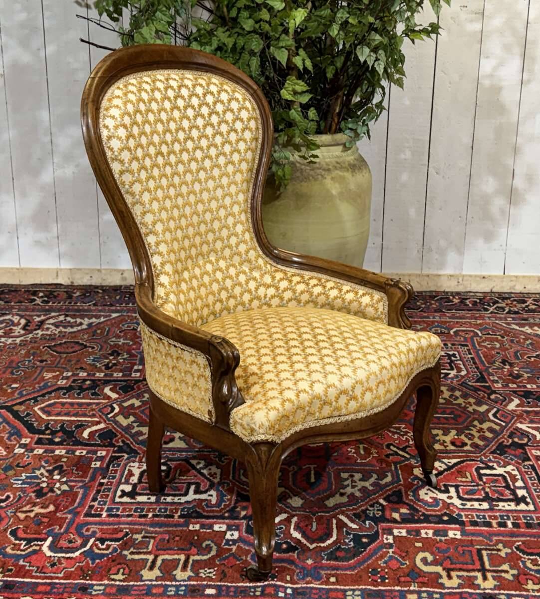 Napoleon III armchair from the 19th century in walnut.