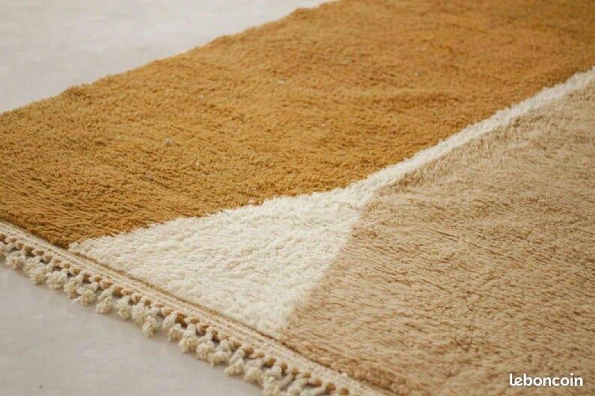 Tapis en laine pure fait main artisanale taille 150 x 250 cm