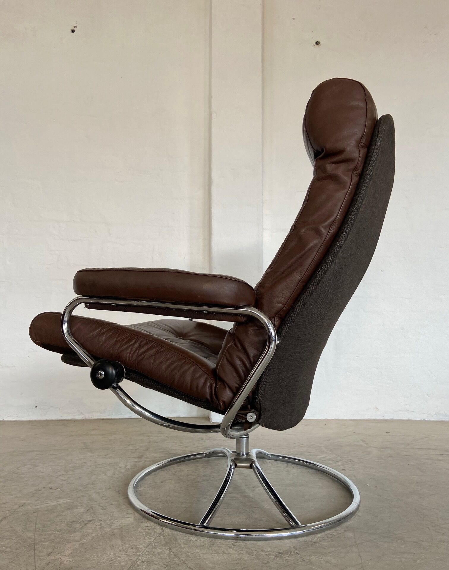 Vintage brown leather reclining lounge chair Ekornes Stressless & stool, 1960s