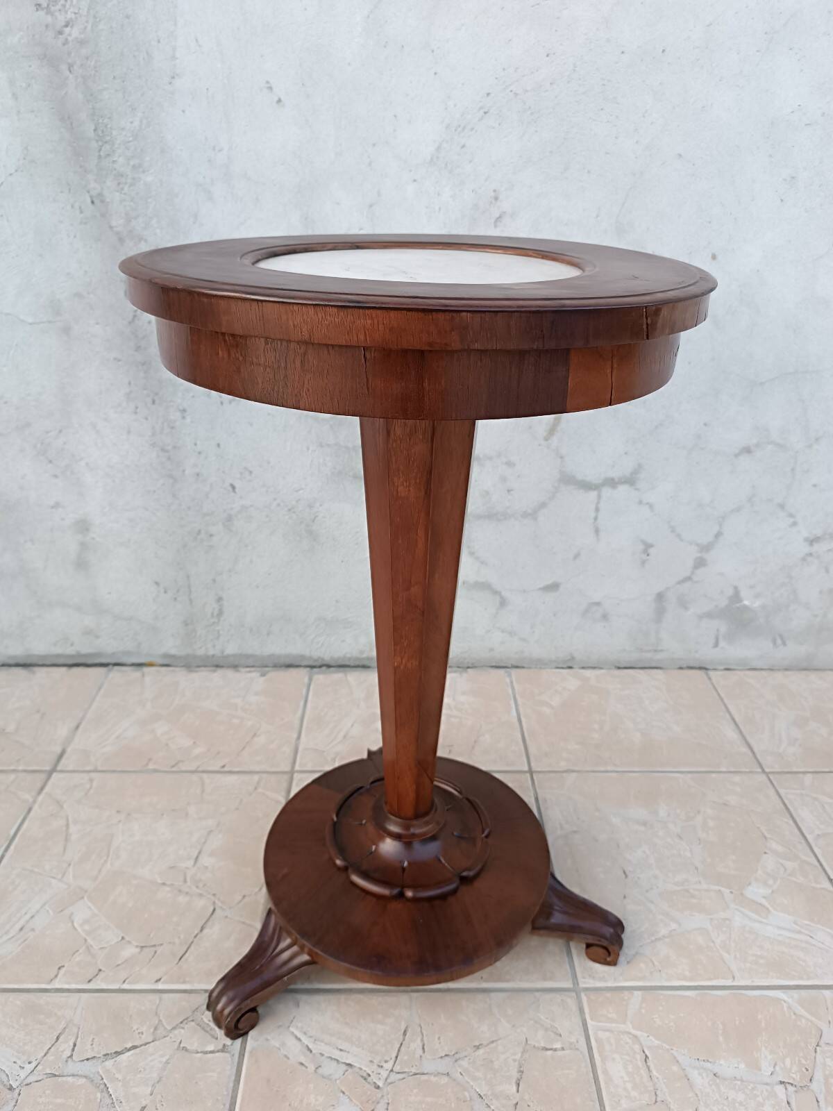 Art Nouveau side table in walnut and marble
